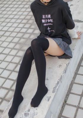漂亮的保姆完整版_4K视频大全